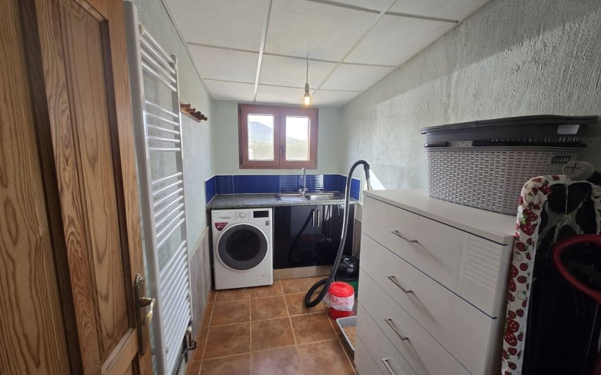 Resale - Villa -
Villena