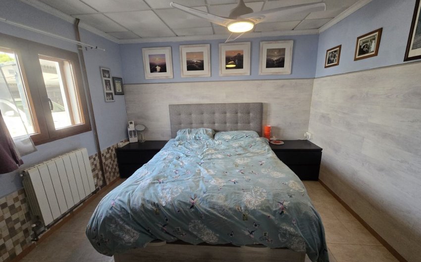 Resale - Villa -
Villena