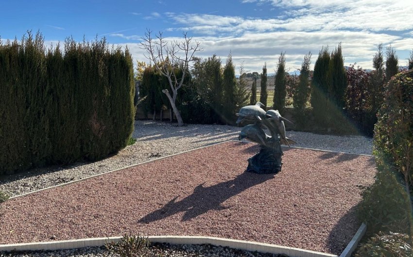 Resale - Villa -
Villena