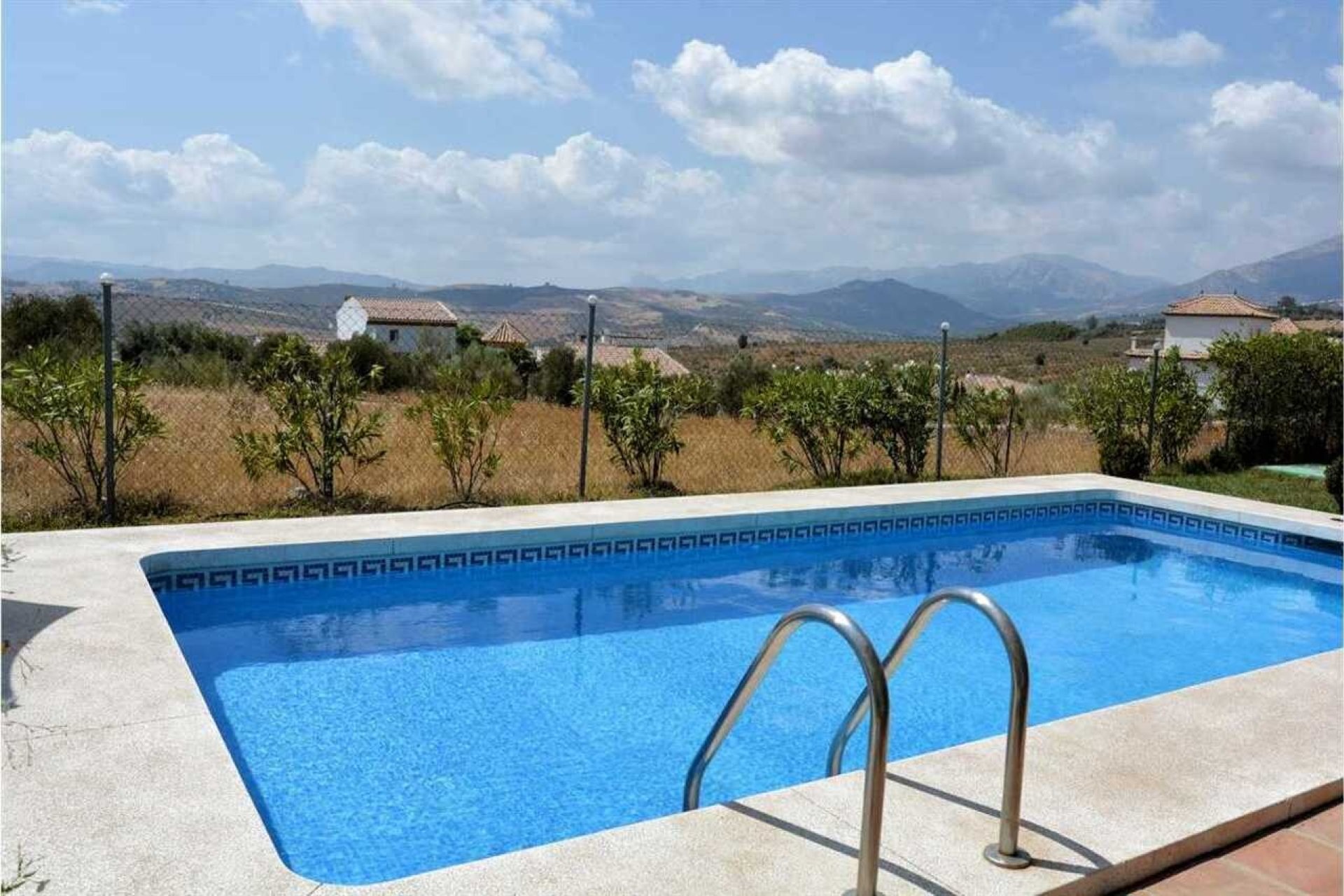 Resale - Villa -
Vinuela - Inland