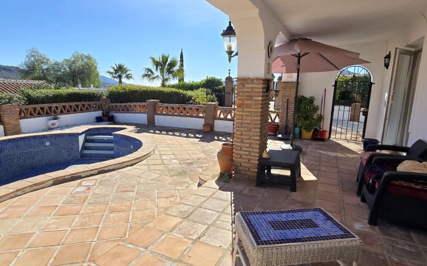 Resale - Villa -
Vinuela - Inland