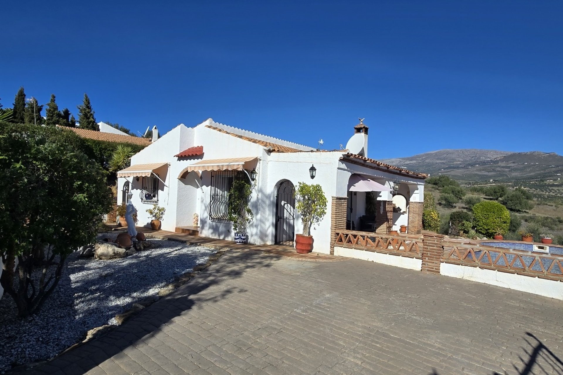 Resale - Villa -
Vinuela - Inland