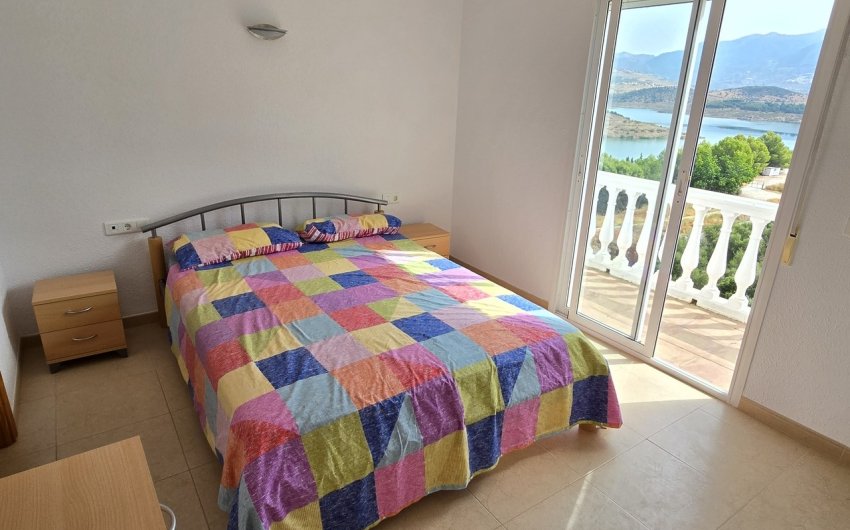 Resale - Villa -
Vinuela - Inland