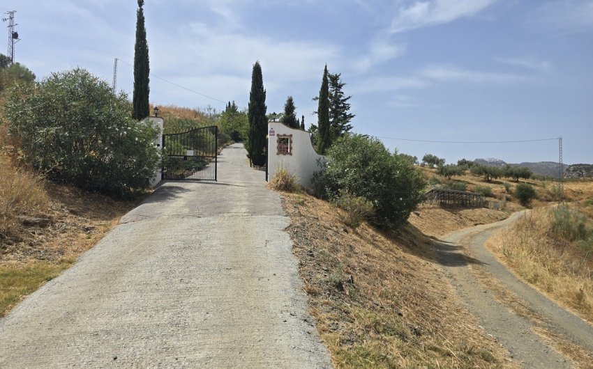 Resale - Villa -
Vinuela - Inland