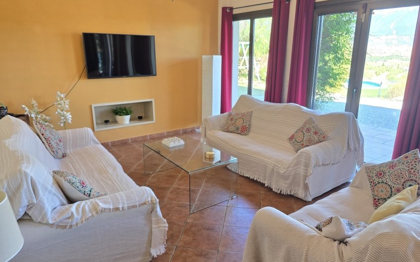 Resale - Villa -
Vinuela - Inland