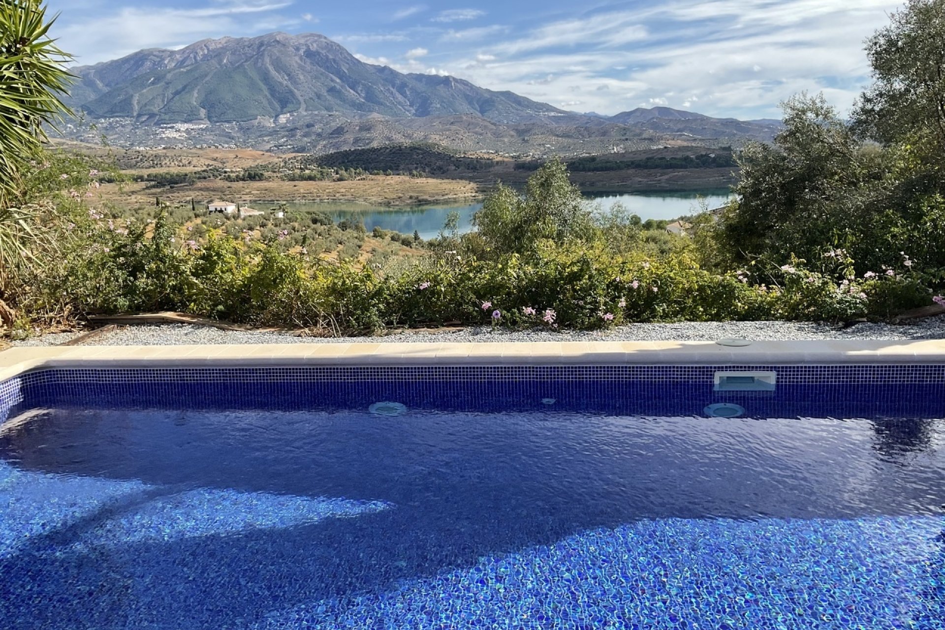 Resale - Villa -
Vinuela - Inland