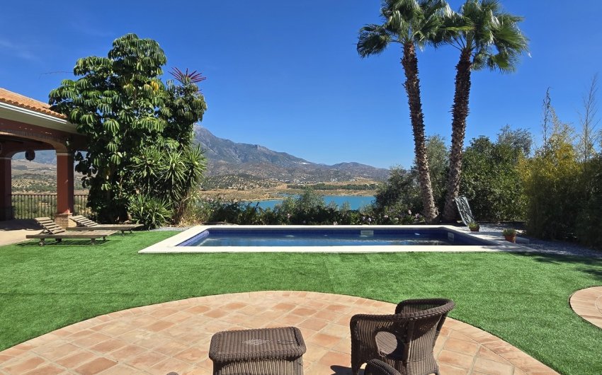 Resale - Villa -
Vinuela - Inland