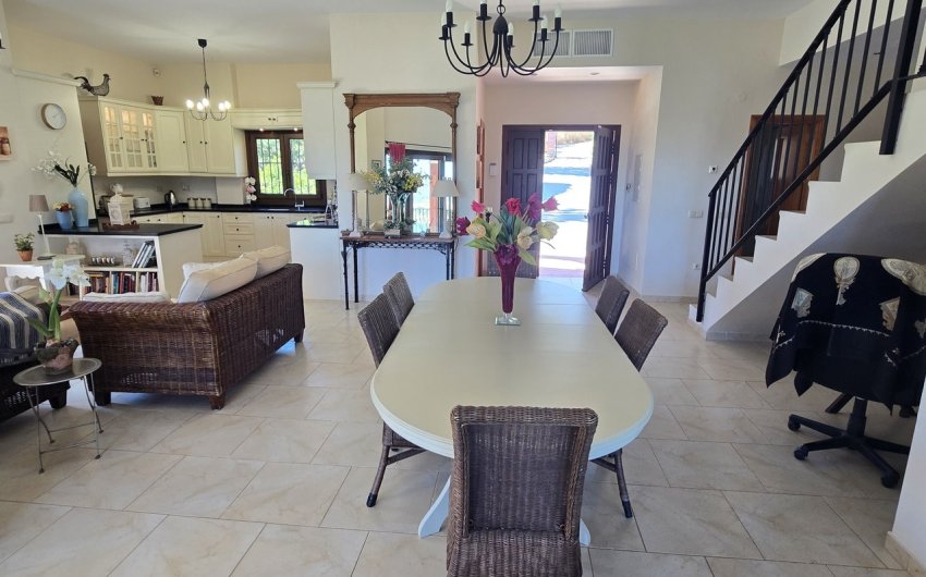 Resale - Villa -
Vinuela - Inland