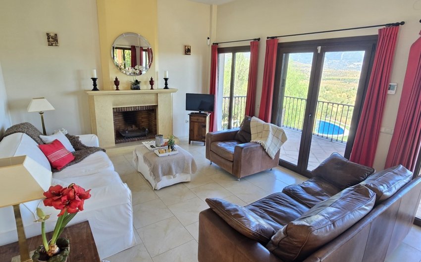 Resale - Villa -
Vinuela - Inland