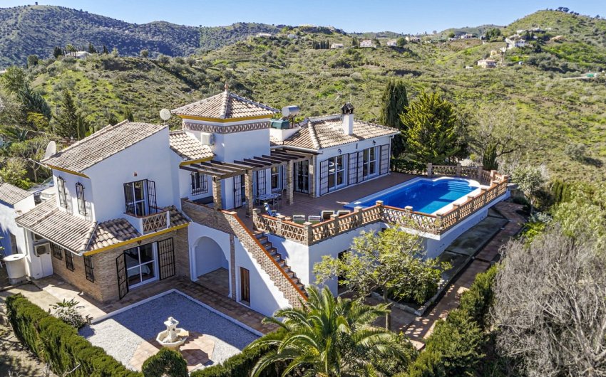 Resale - Villa -
Vinuela - Inland