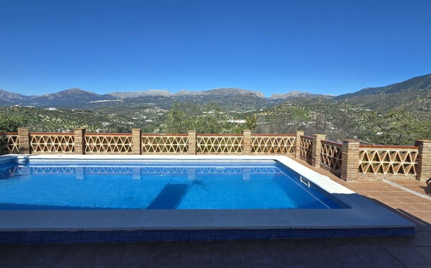 Resale - Villa -
Vinuela - Inland