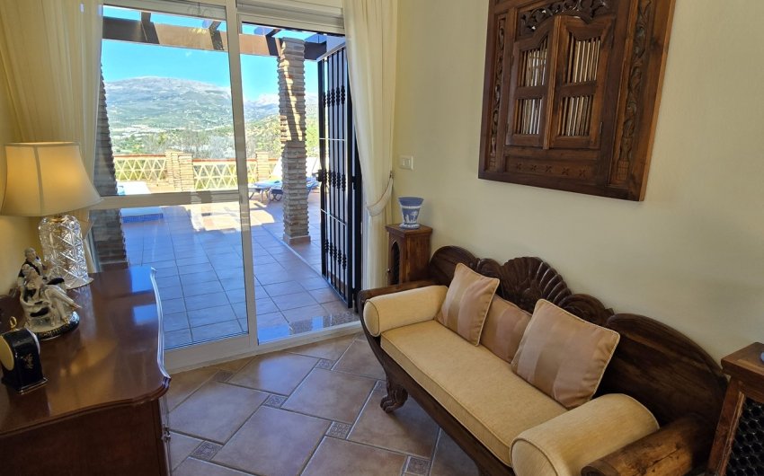 Resale - Villa -
Vinuela - Inland