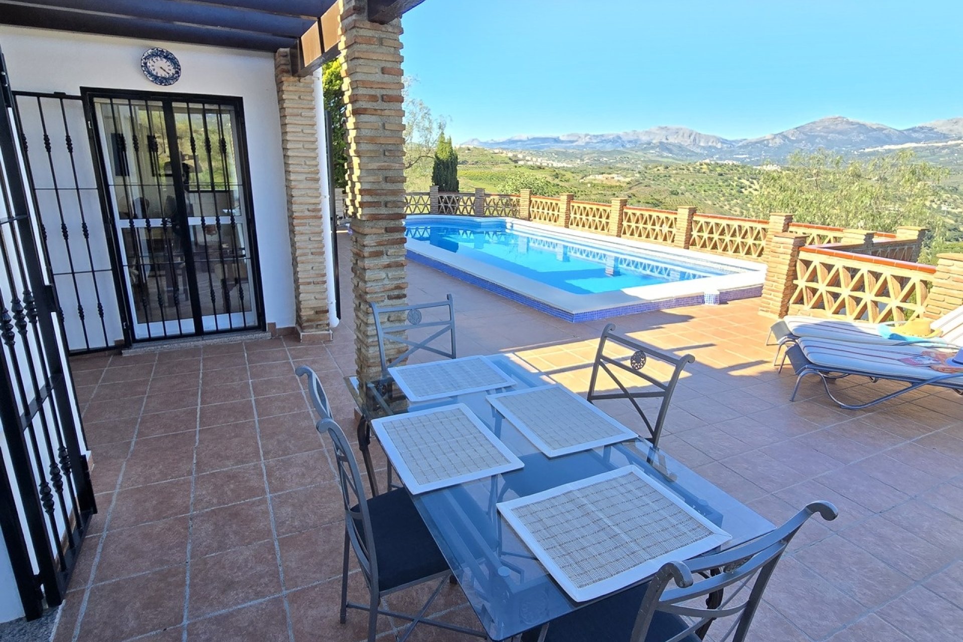 Resale - Villa -
Vinuela - Inland