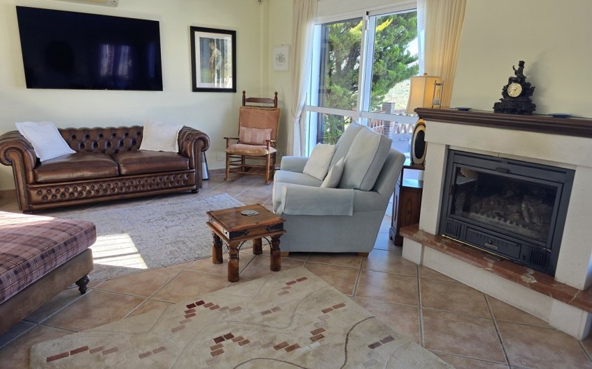 Resale - Villa -
Vinuela - Inland