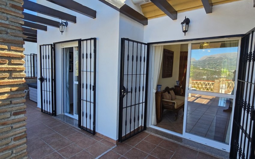 Resale - Villa -
Vinuela - Inland