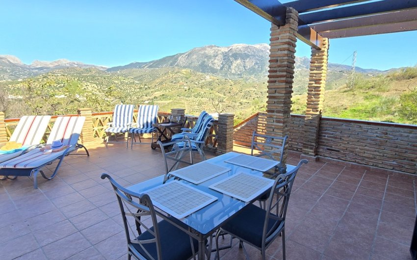 Resale - Villa -
Vinuela - Inland