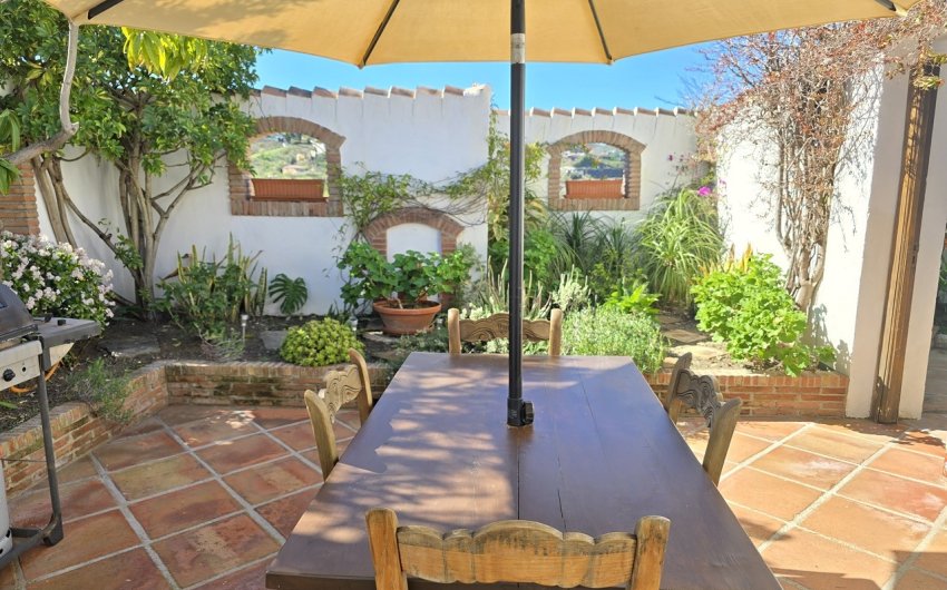 Resale - Villa -
Vinuela - Inland