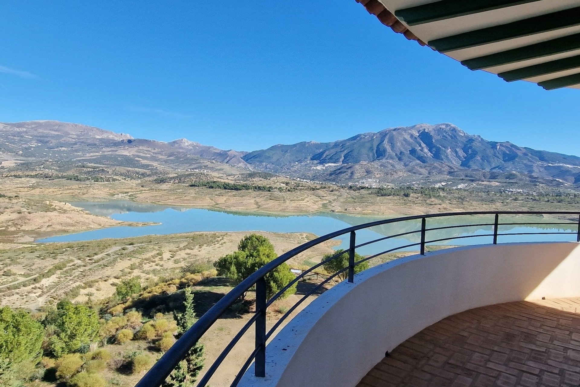 Resale - Villa -
Vinuela - Inland