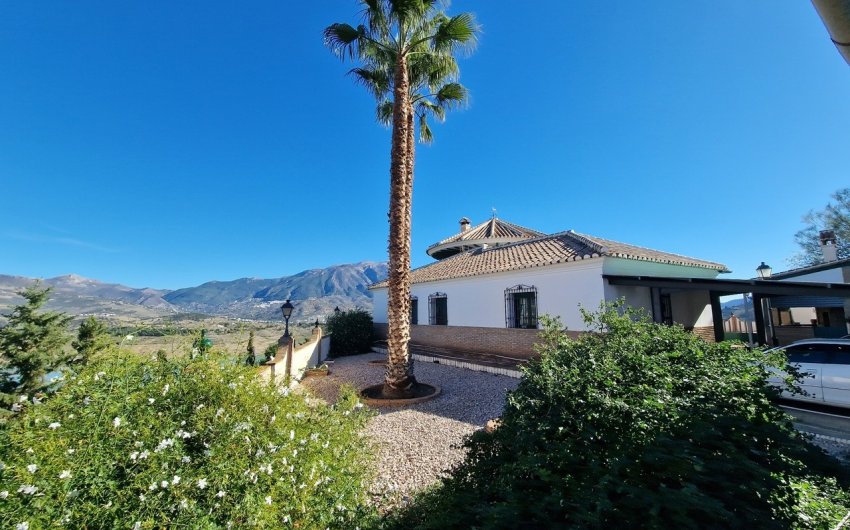 Resale - Villa -
Vinuela - Inland
