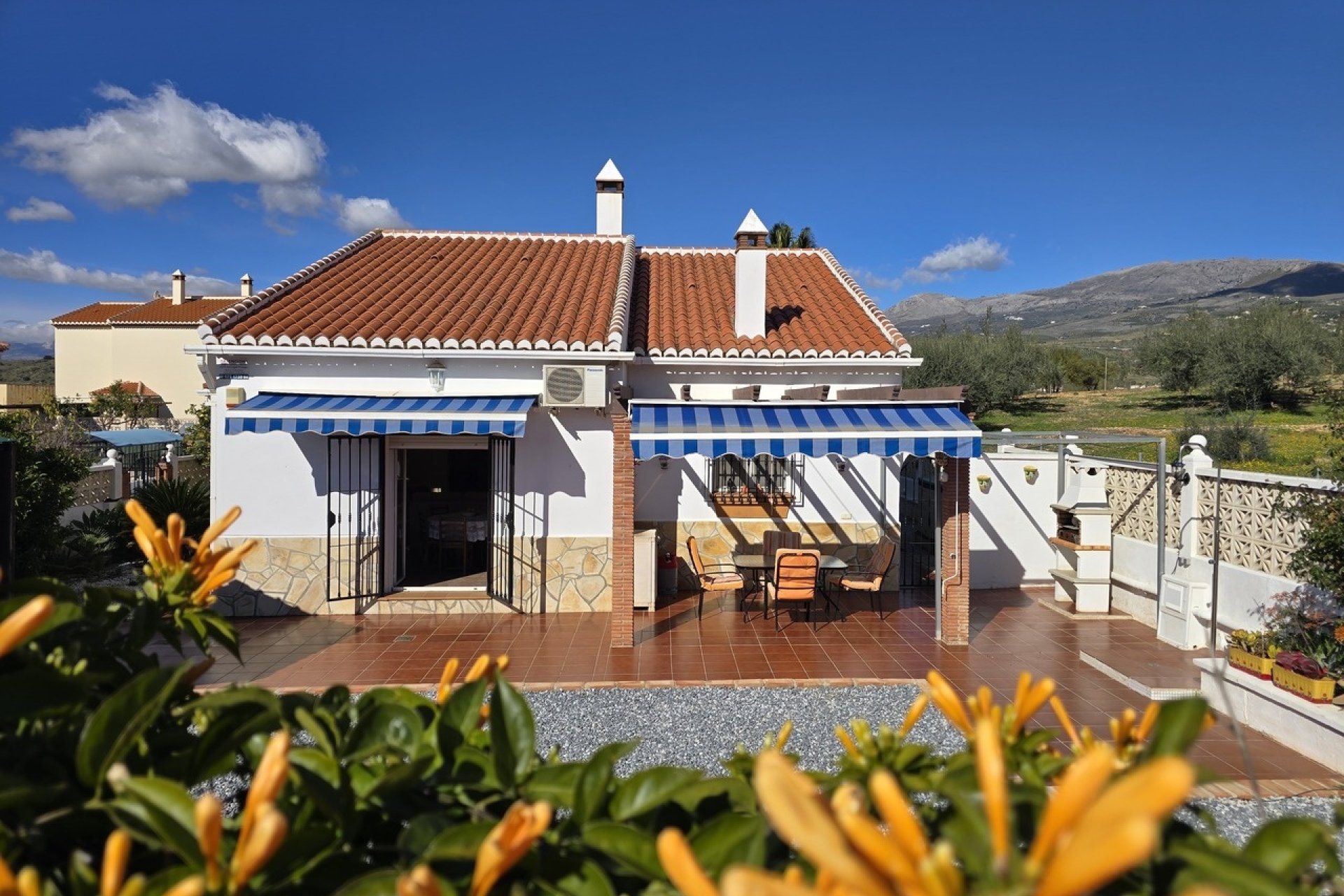 Resale - Villa -
Vinuela - Inland