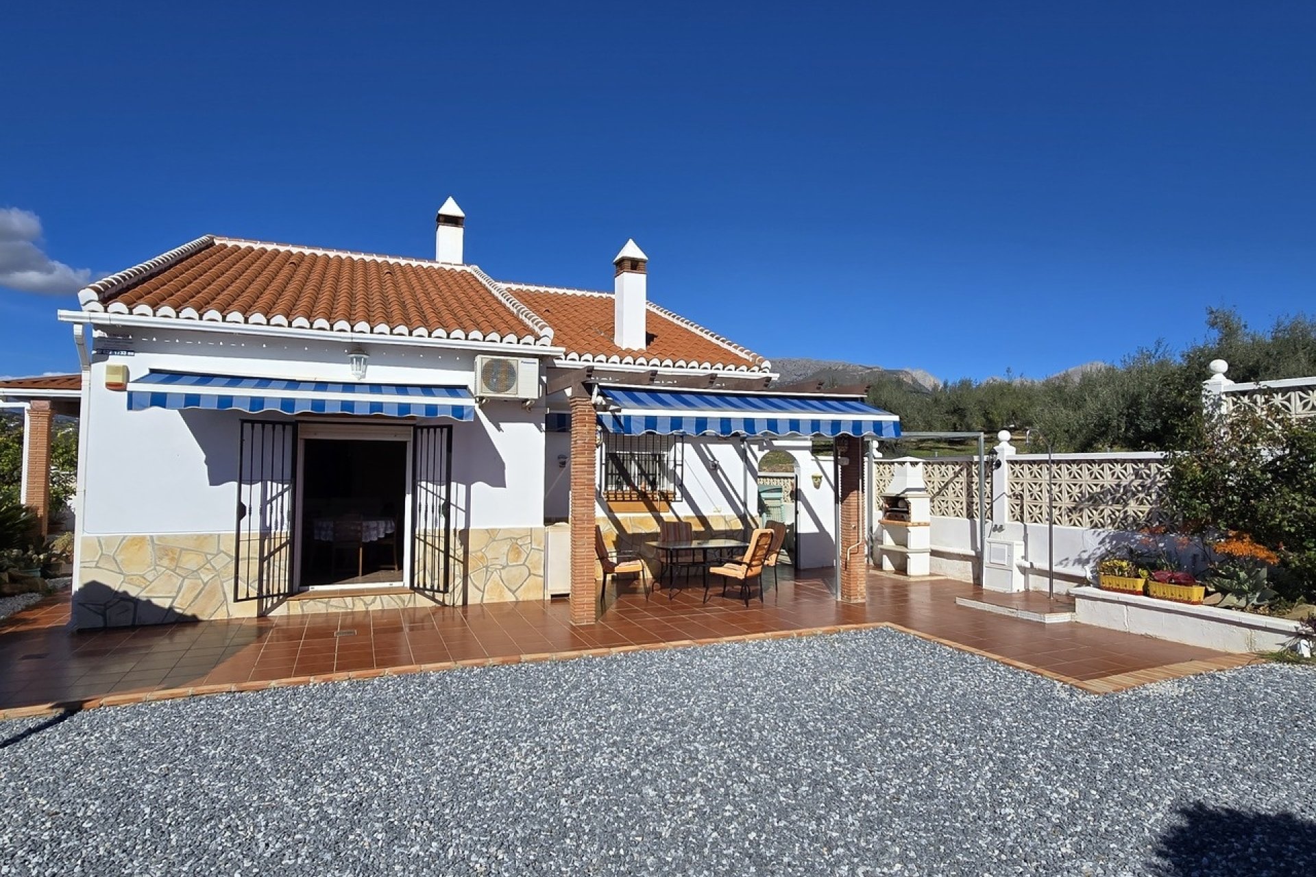 Resale - Villa -
Vinuela - Inland