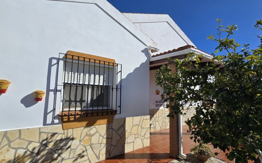 Resale - Villa -
Vinuela - Inland