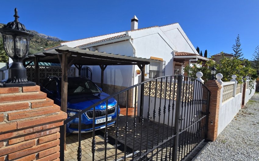 Resale - Villa -
Vinuela - Inland