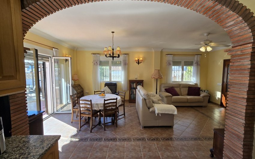 Resale - Villa -
Vinuela - Inland