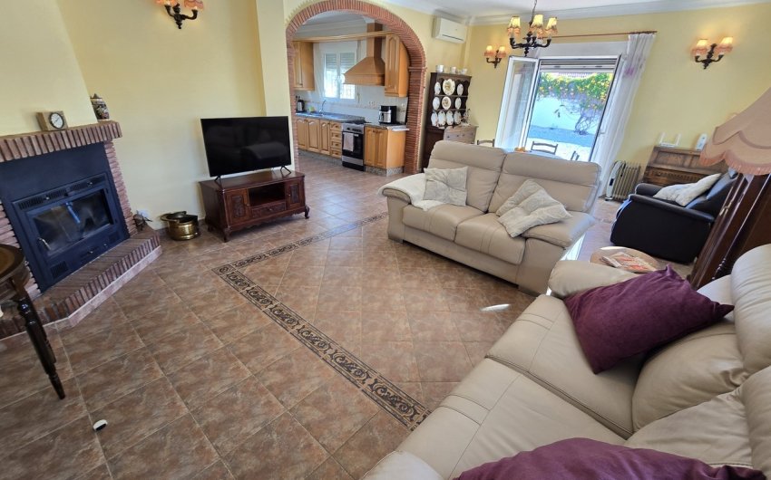 Resale - Villa -
Vinuela - Inland