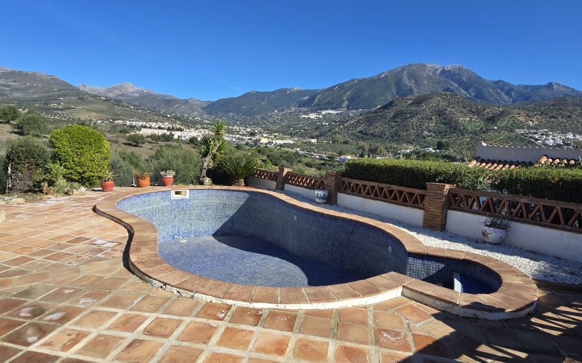 Resale - Villa -
Vinuela - Inland