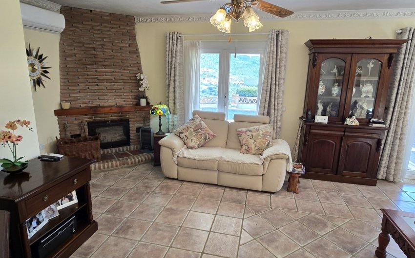 Resale - Villa -
Vinuela - Inland