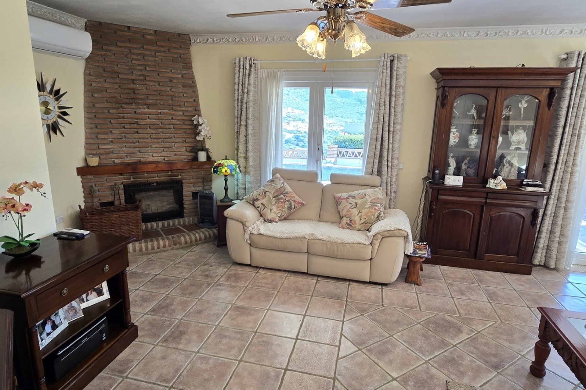 Resale - Villa -
Vinuela - Inland