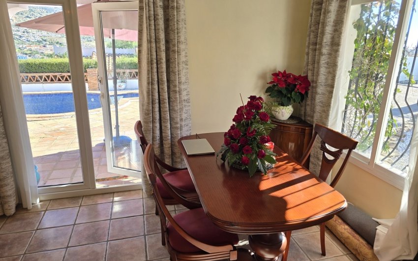 Resale - Villa -
Vinuela - Inland