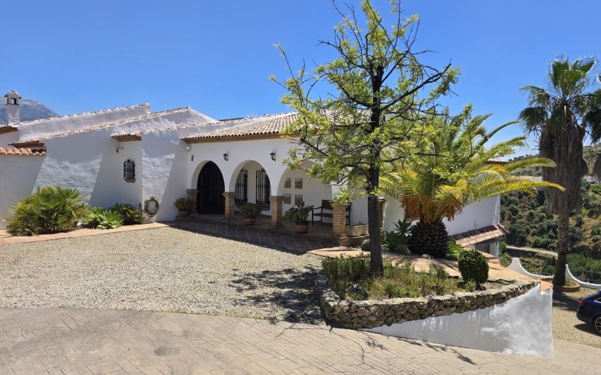Resale - Villa -
Vinuela - Inland