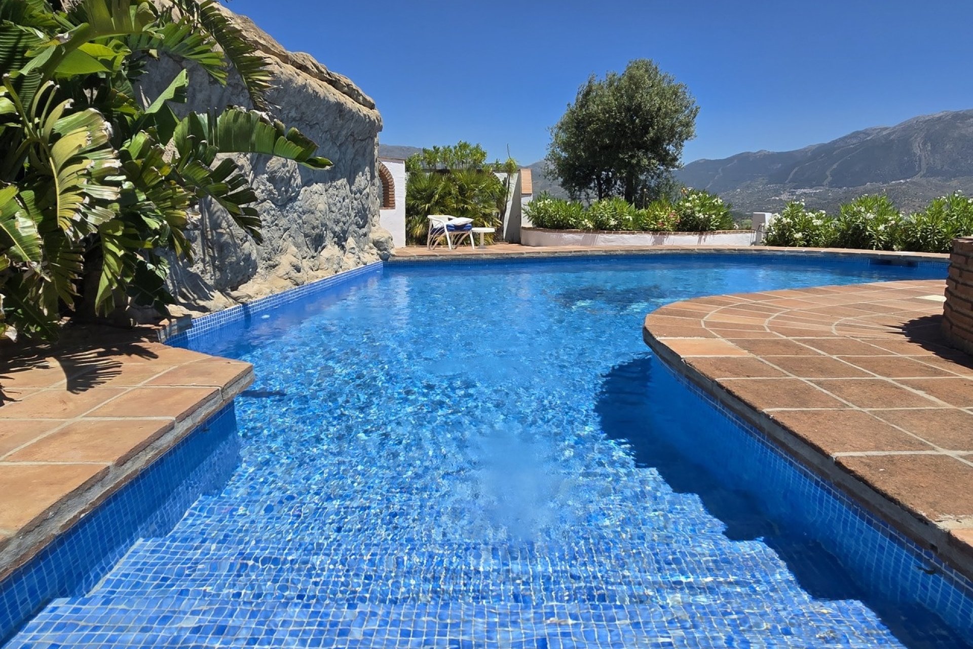 Resale - Villa -
Vinuela - Inland