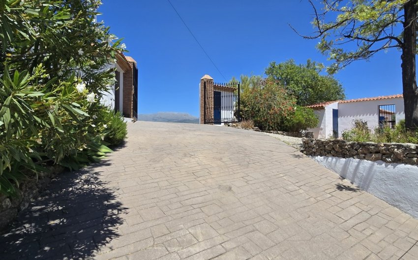 Resale - Villa -
Vinuela - Inland