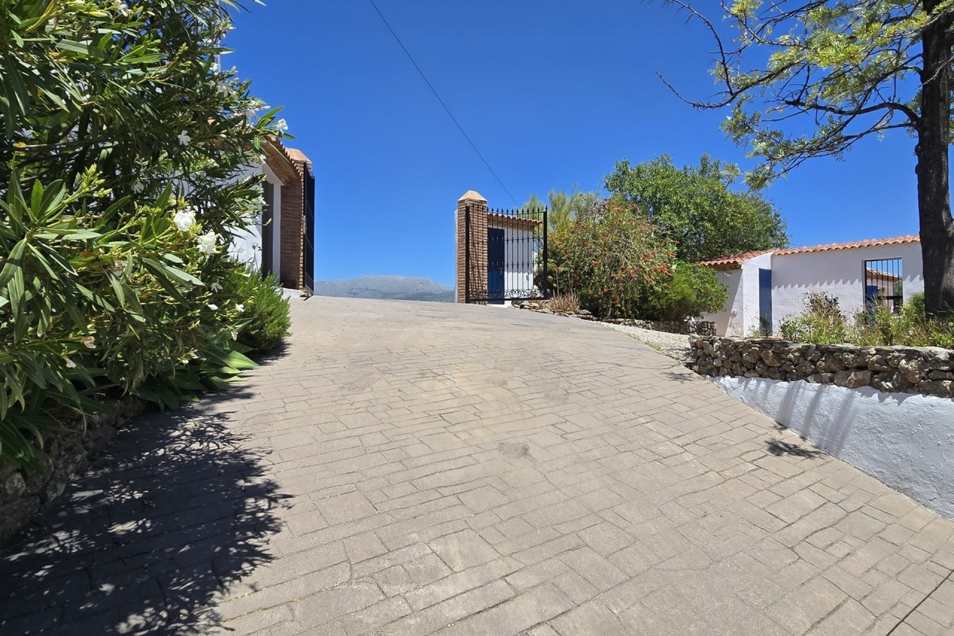Resale - Villa -
Vinuela - Inland