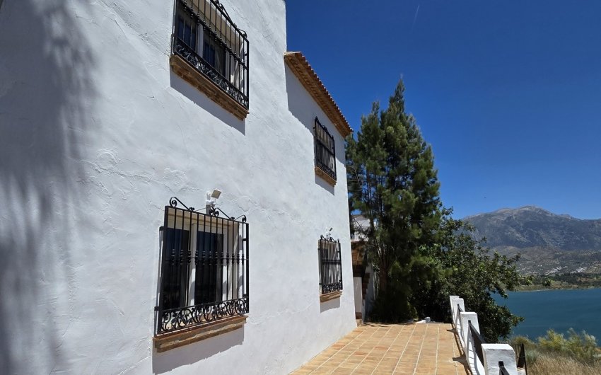 Resale - Villa -
Vinuela - Inland