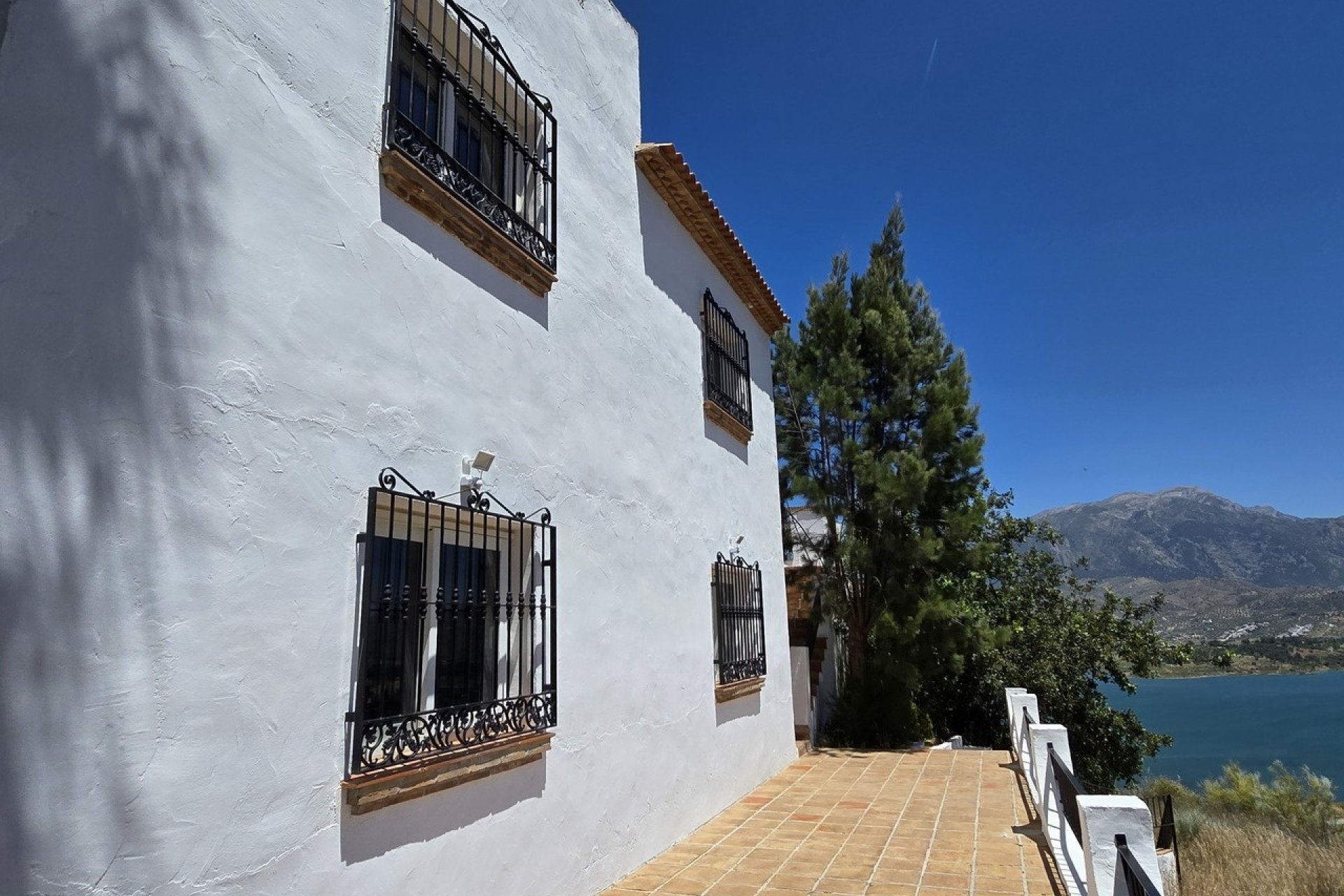Resale - Villa -
Vinuela - Inland
