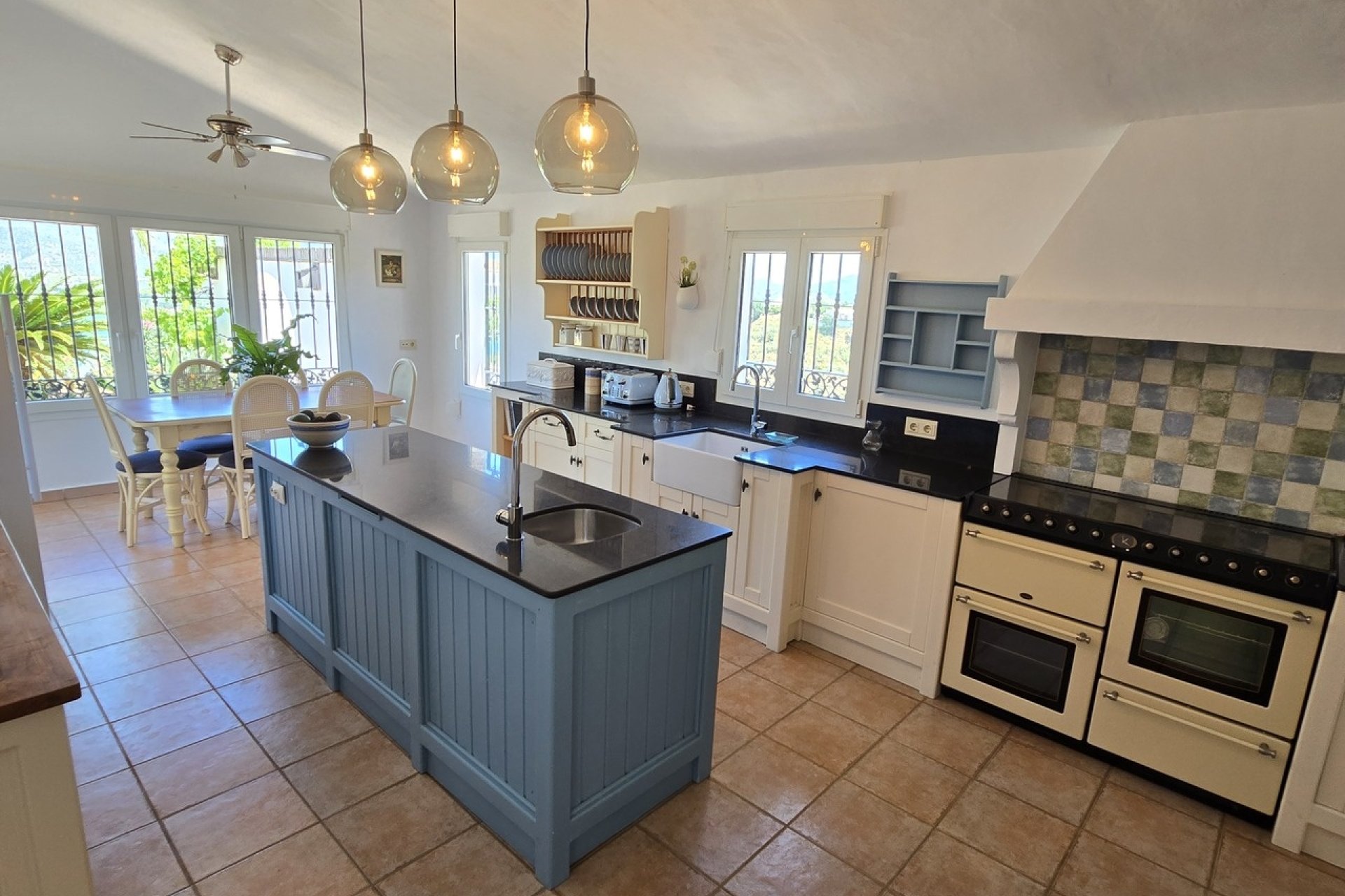 Resale - Villa -
Vinuela - Inland