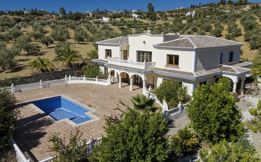 Resale - Villa -
Vinuela - Inland