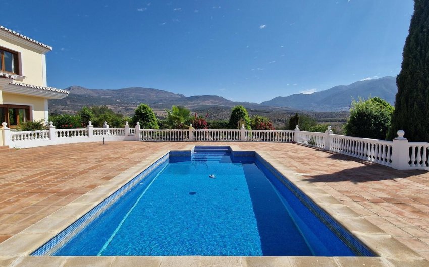 Resale - Villa -
Vinuela - Inland