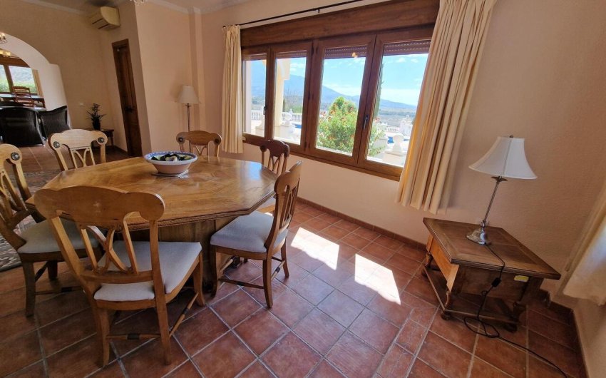 Resale - Villa -
Vinuela - Inland