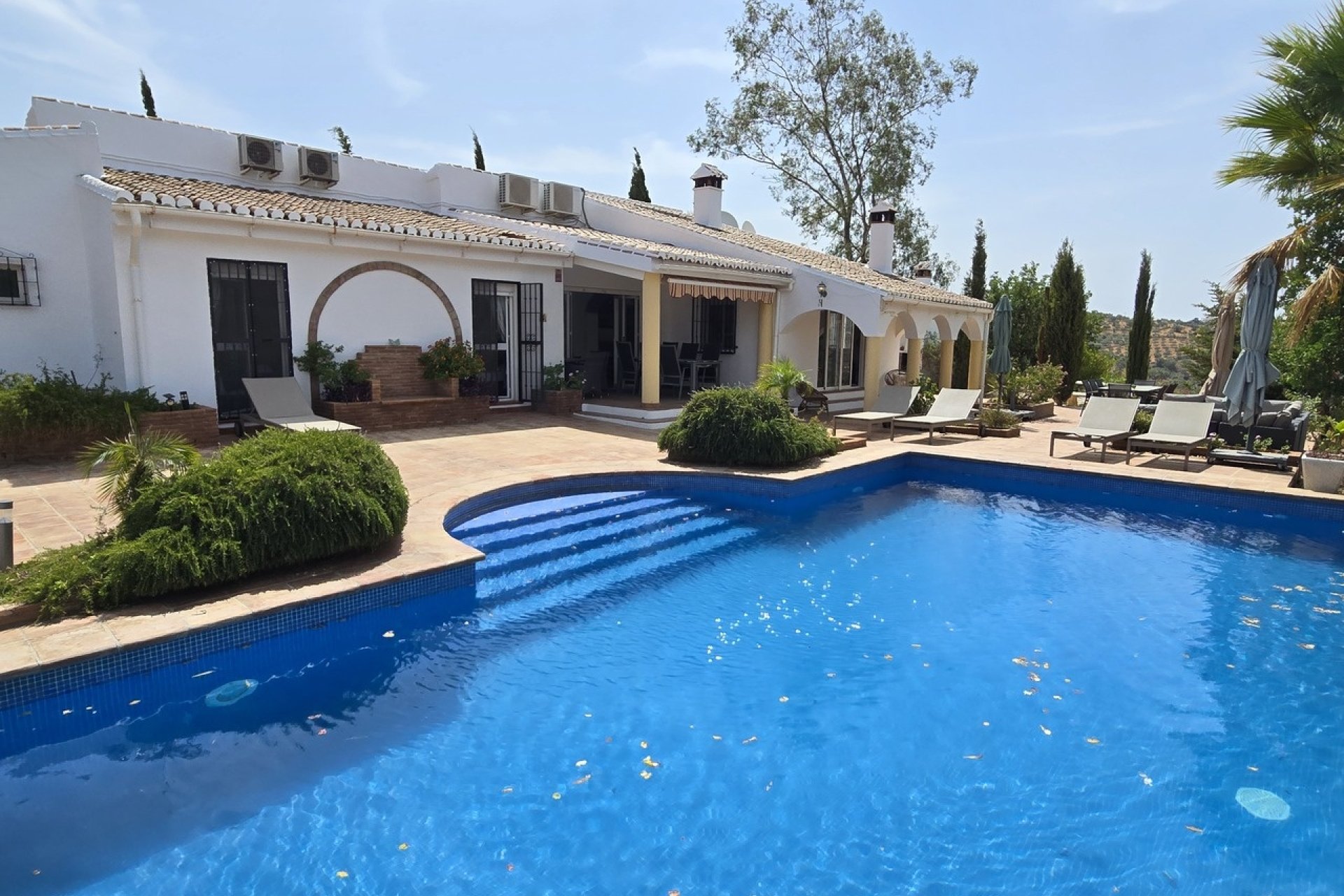 Resale - Villa -
Vinuela - Inland