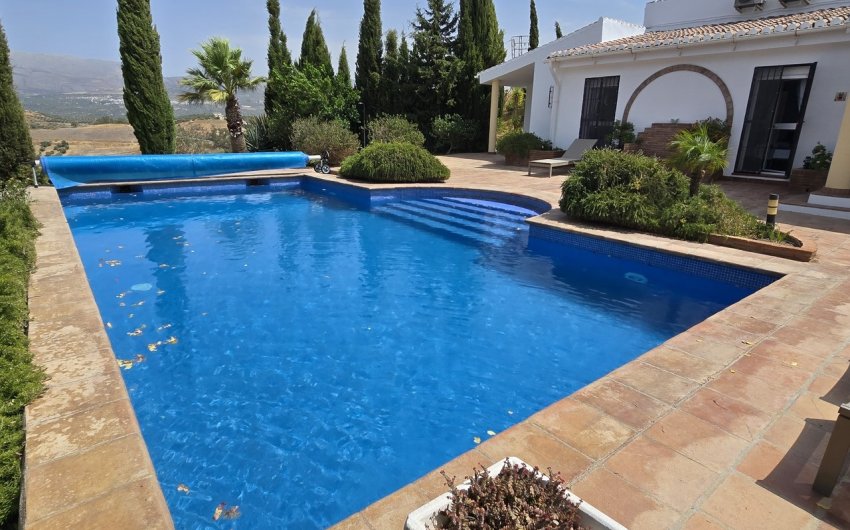 Resale - Villa -
Vinuela - Inland