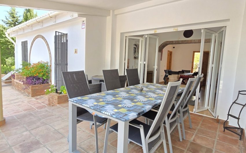 Resale - Villa -
Vinuela - Inland