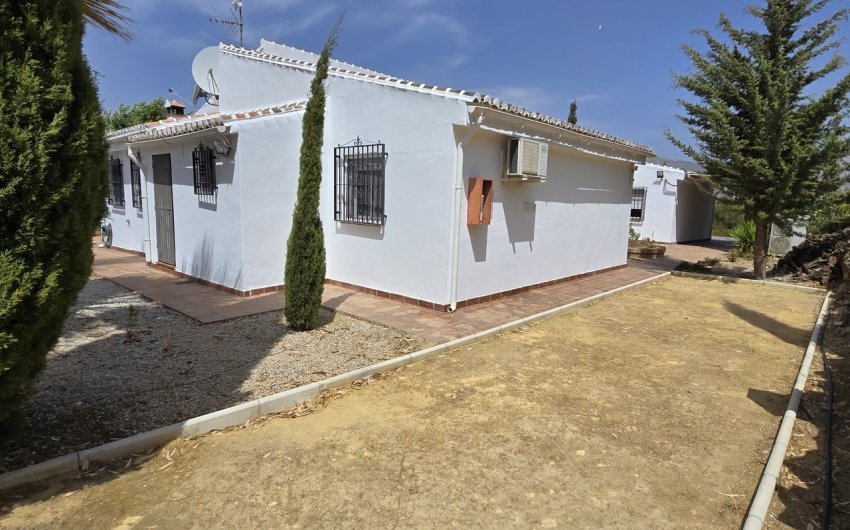 Resale - Villa -
Vinuela - Inland