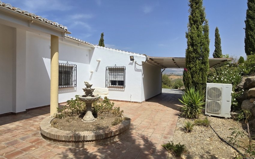 Resale - Villa -
Vinuela - Inland