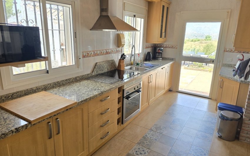 Resale - Villa -
Vinuela - Inland