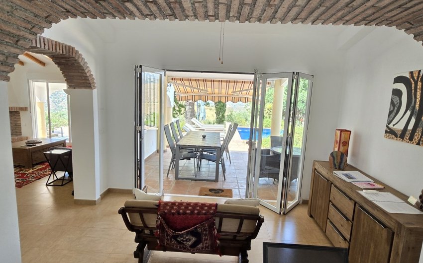 Resale - Villa -
Vinuela - Inland
